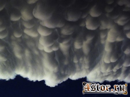 Mammatus clouds