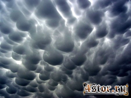 Mammatus clouds