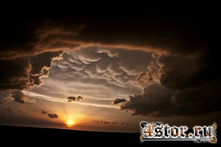 Mammatus clouds