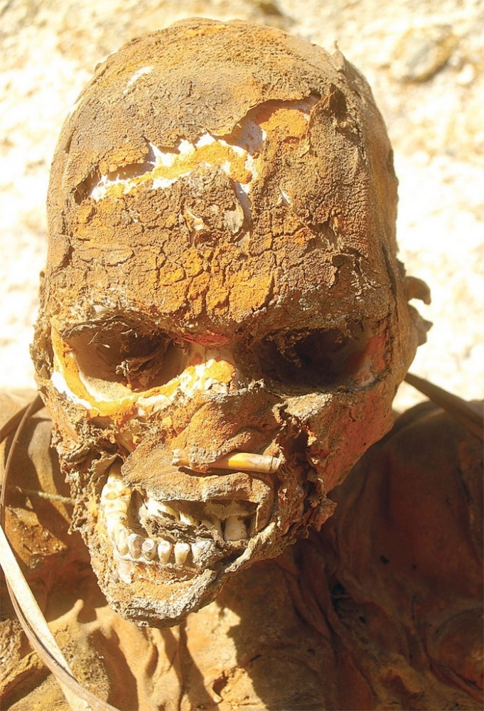 Необычные племена: копченые мумии ангу