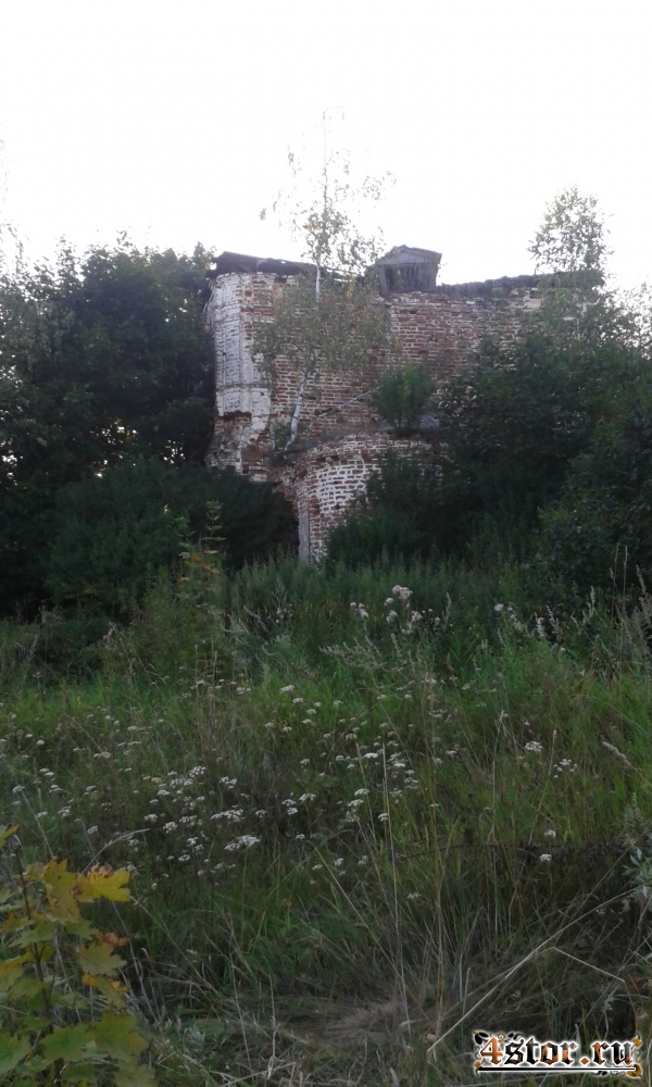 Заброшенные церковь и фабрика в N-ской губернии