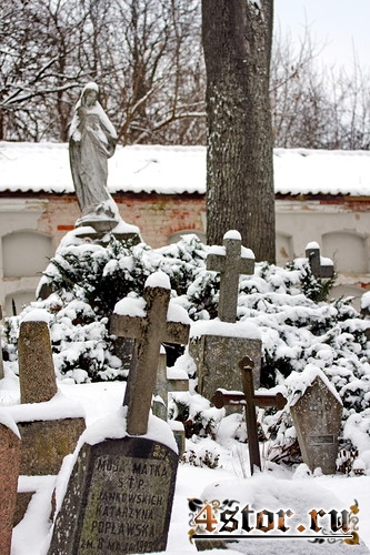 Зимние кладбищенские пейзажи