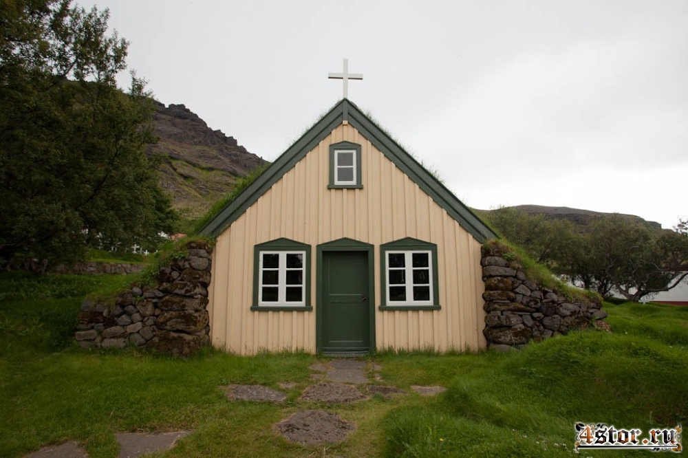 Последняя торфяная церковь в Исландии